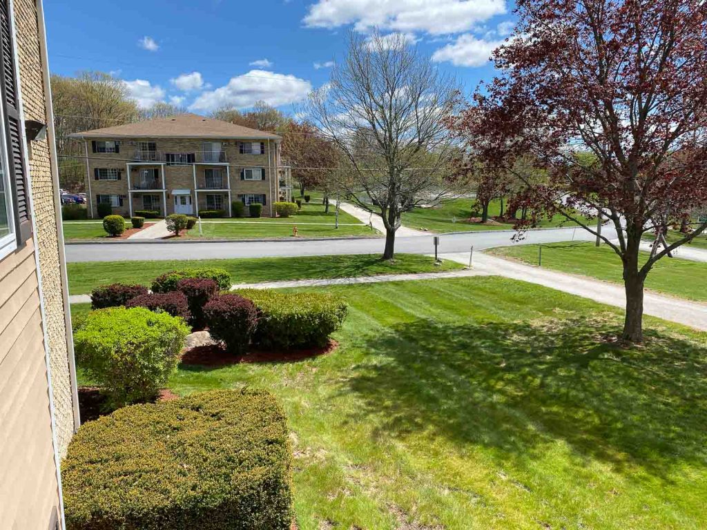 Park View Hills Condominiums Lawn