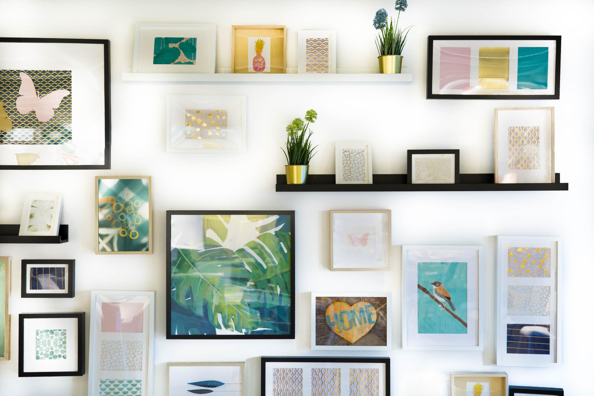 How to hang pictures easily