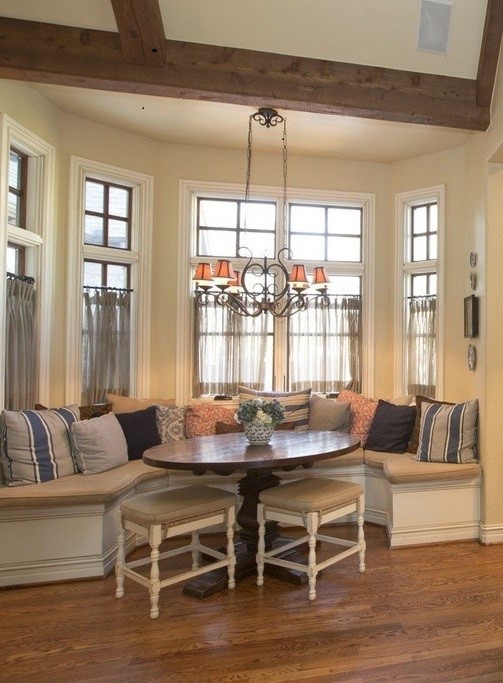 decorative pillows in an apartment breakfast nook