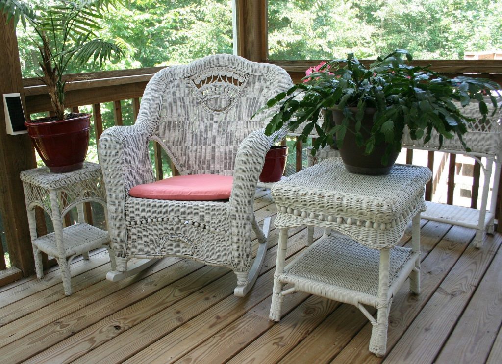 Decorate Your Apt Balcony